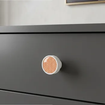 Nábytkové kování Interex design Dřevěná úchytka knopka ARSIA / Bílá - motiv oranžové jedle