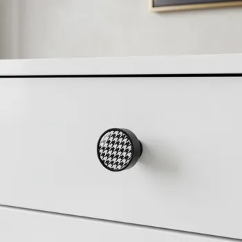 Nábytkové kování Interex design Dřevěná úchytka knopka ARSIA / Černá - s motivem design