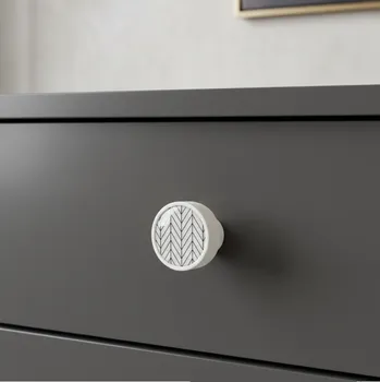 Nábytkové kování Interex design Dřevěná úchytka knopka ARSIA / Bílá - motiv bílá jedle