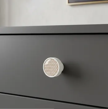 Nábytkové kování Interex design Dřevěná úchytka knopka ARSIA / Bílá - trojúhelníky