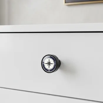 Nábytkové kování Interex design Dřevěná úchytka knopka ARSIA / Černá - motiv kompasu