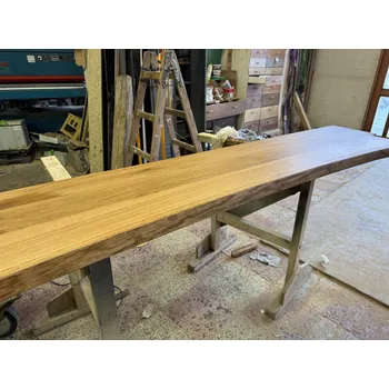 dřevozor s.r.o. Dubová stolová deska - cena za 1cm, síla ~45mm, šířka ~80cm Povrchová úprava: Tvrdý olej natural matt, Výplň suků: Černý epoxid, Hrana: Přírodní