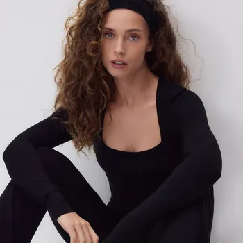 Dámské tričko Reserved - Tričko s dlouhými rukávy a vysokým podílem viskózy - černý - 264HS-99X - 264HS-99X-M