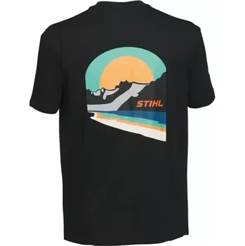 Pánské tričko Tričko SUNSET BLACK STIHL (042130133) (Oversized tričko, které je vpředu hladké a bez potisku s barevným potiskem západu slunce na zádech. Jednoduchý žerzejový materiál je vyroben ze 100% organické bavlny a je příjemný na nošení.)