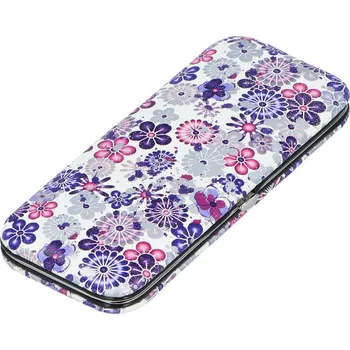 Krásná manikúra v pouzdru Dominika s květinami