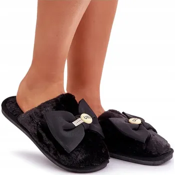 Dámské pantofle Dámské FUTERKOVÉ PANTOFLE NA PLATFORMĚ, ZDOBENÉ MALOU BROŽÍ ČERNÉ 40/41