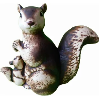Zahradní dekorace Veverka s mládětem - ručně malovaná keramika