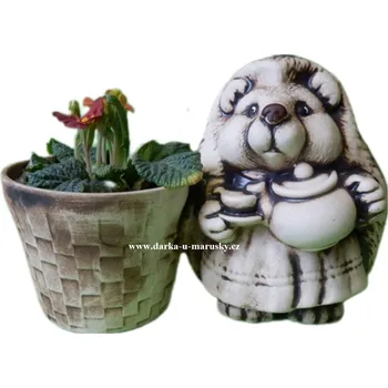 Zahradní dekorace Paní ježková s konvičkou a květináčem