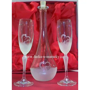 Svatební dekorace Svatební skleničky s vypískovanými zapuštěnými srdíčky Lucie flétna + láhev
