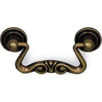 Nábytkové kování 12040 úchytka PETR rozteč 60mm staromosaz visací (Visací úchytka model PETR s neobvyklou roztečí 60mm a povrchem ze staré mosazi. Pro specifický design nebo nábytek s vintage nádechem.)