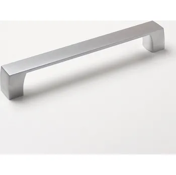 Nábytkové kování 770120 úchytka JAKUB rozteč 160mm satén chrom (Robustní úchytka řady JAKUB v satén chromu. Rozteč 160mm, ergonomický tvar pro pohodlné otevírání těžších dvířek.)