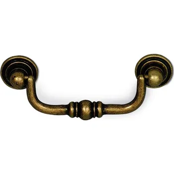 Nábytkové kování 12101 úchytka TOM rozteč 80mm staromosaz visací (Visací úchytka model TOM s neobvyklou roztečí 80mm a povrchem ze staré mosazi. Pro specifický design nebo nábytek s vintage nádechem.)