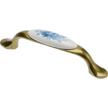 Nábytkové kování 66005-úchytka 96mm porcelán modrá kytka cibulák (Dekorativní úchytka s porcelánovou vložkou v modré barvě s tradičním "cibulákovým" květinovým motivem. Rozteč 96mm. Tradiční a dekorativní vzhled.)