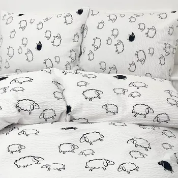 Povlak na dekorativní polštářek Krepový povlak na polštář - Ovečky Zapínání: zip, Velikost polštáře: 50x70