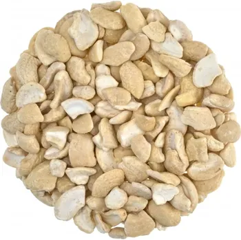 Sušená potravina Kešu ořechy W320 zlomky 500 g