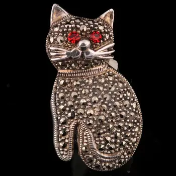 Brož Stříbrná brož kočka osazená kubickými zirkony a markazity Ag 12,4 g