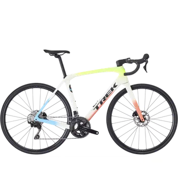 Sport TREK Domane SL 5 Gen 4 Era White/Glowstick/Coral Fade Velikost: 50