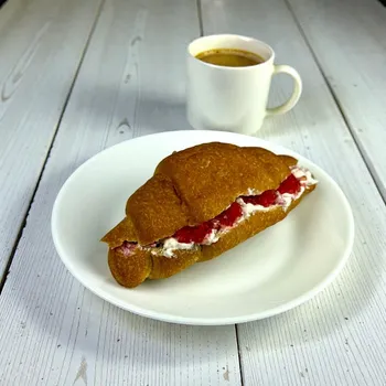 Keto dieta Proteinový croissant s náplní lesní plody (1 porce)