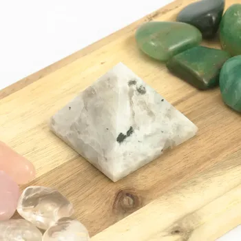 Pyramida měsíční kámen 5 cm - Chrám ženské intuice a světla