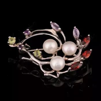 Brož Stříbrná brož osazená perlami, granaty, ametysty a olivíny Ag 5,7 g