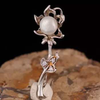 Brož Stříbrná brož Protěž osazená perlou a kubickými zirkony Ag 4 g