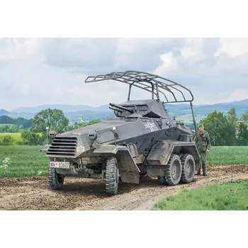 Plastikový model Italeri Sd.Kfz. 232. 6 Rad (1:72)