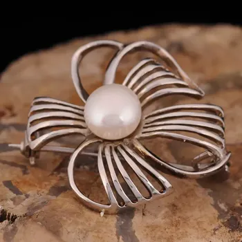 Brož Stříbrná brož Květ osazená perlou Ag 4,7 g