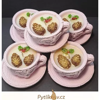 Svíčka Svíčka hrníček s podšálkem pastelový - vánoční, vyrobený v ČR (Dekorační svíčka se vzorem pletení zútulní Váš domov, terasu, nebo bude příjemným dárkem pro přátele. Vyrobeno v ČR.)