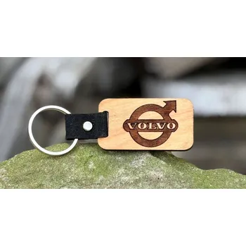 DŘEVĚNÁ KLÍČENKA - přívěšek 5,5 x 3 cm ZNAČKA VOLVO