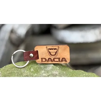 DŘEVĚNÁ KLÍČENKA - přívěšek 5,5 x 3 cm ZNAČKA DACIA LOGO