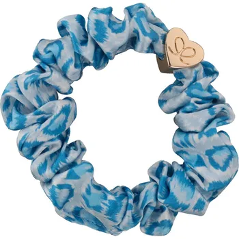 By Eloise London Gold Heart Silk Scrunchie barva Blue Leopard