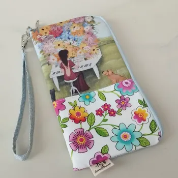 Zuzana Honsová Obal na mobilní telefon s kapsičkou a poutkem na zápěstí - Kouzelný klavír