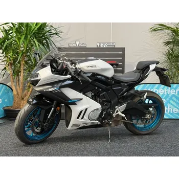 Auto-moto CFMOTO 675SR-R předváděcí stroj za úžasnou cenu