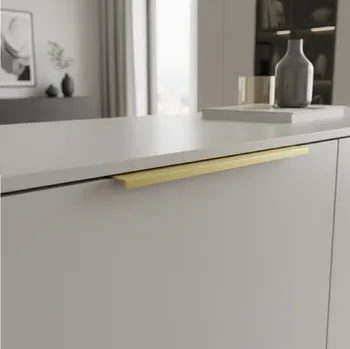 Nábytkové kování Interex design Úchytka na hranu dvířek GOBI / Zlatá Matná 192 mm