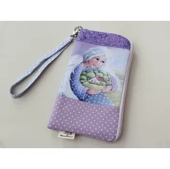 Zuzana Honsová Obal na mobilní telefon s kapsičkou a poutkem na zápěstí - Andělka co chrání domov