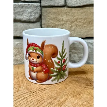 Keramický hrnek Vánoční veverka se stromečkem