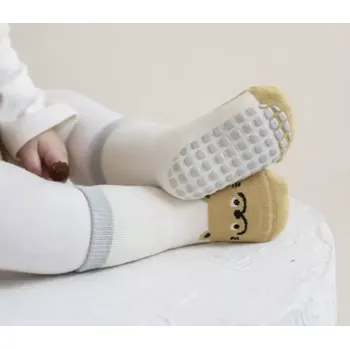 Teplé bavlněné protiskluzové ponožky - MEDVÍDEK - (0-12 m) S (Značka: NEMO BABY)