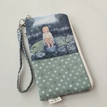 Zuzana Honsová Obal na mobilní telefon s kapsičkou a poutkem na zápěstí - Andělka co má unavená křidýlka