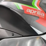 R&G Racing Slidery na nádrž R&G Racing pro motocykly APRILIA RSV4 '09-'13 / Tuono V4 1100 '15-'19, (pár)