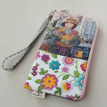 Zuzana Honsová Obal na mobilní telefon s kapsičkou a poutkem na zápěstí - Šťastná zahradnice