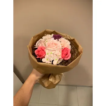 RV studio Louny s.r.o. Mix kytice 8 květů