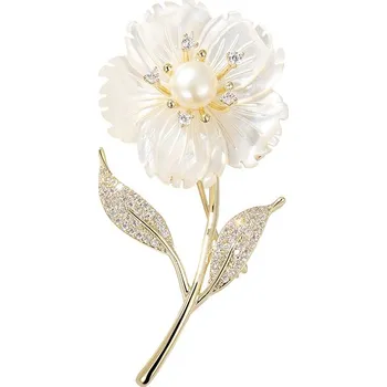 Brož Troli Brož s pravou perlou v květu a kamínky Gold + 2 měsíce na vrácení zboží