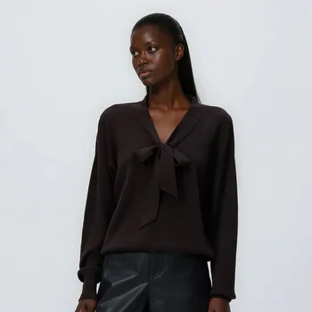 Dámský svetr Reserved - Svetr s ozdobnou vazačkou - hnědá - 033GH-88M - 033GH-88M-M