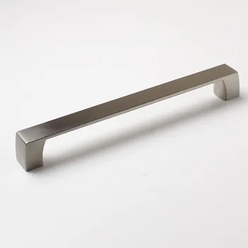 Nábytkové kování 770119 úchytka JAKUB rozteč 192mm broušený nikl (Nábytková úchytka s roztečí 192 mm v povrchu broušený nikl. Praktický doplněk do interiéru.)