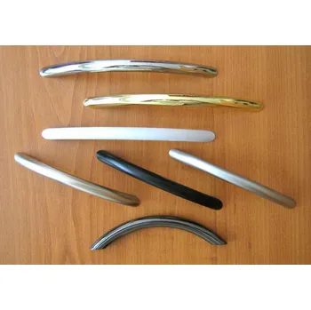 Nábytkové kování 62301 úchytka ALFA rozteč 96mm chrom lesklý (Nábytková úchytka ALFA s roztečí 96 mm v povrchu chrom lesklý. Praktický doplněk do interiéru.)