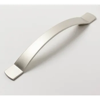 Nábytkové kování 770368 úchytka TERA rozteč 128mm satén nikl (Nábytková úchytka s roztečí 128 mm v povrchu satén nikl. Praktický doplněk do interiéru.)