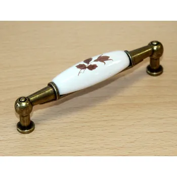 Nábytkové kování 11025 úchytka rozteč 96mm mosaz - porcelánový podzim (Nábytková úchytka s roztečí 96 mm v povrchu mosaz. Jednoduchý a funkční doplněk do interiéru.)