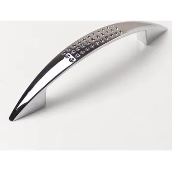 Nábytkové kování 63091 úchytka IVO rozteč 96mm chrom lesklý (Nábytková úchytka IVO s roztečí 96 mm v povrchu chrom lesklý. Praktický doplněk do interiéru.)