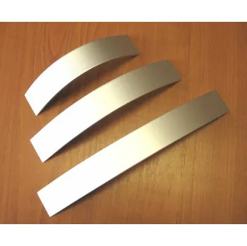 Nábytkové kování 62213 úchytka LAMA rozteč 128mm hliník (Nábytková úchytka LAMA s roztečí 128 mm. Jednoduchý a funkční doplněk do interiéru.)