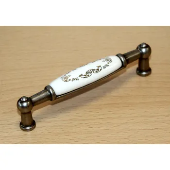 Nábytkové kování 11013 úchytka rozteč 96mm nikl - porcelánový ornament (Nábytková úchytka s roztečí 96 mm v povrchu nikl. Vhodné řešení pro nábytek v interiéru.)